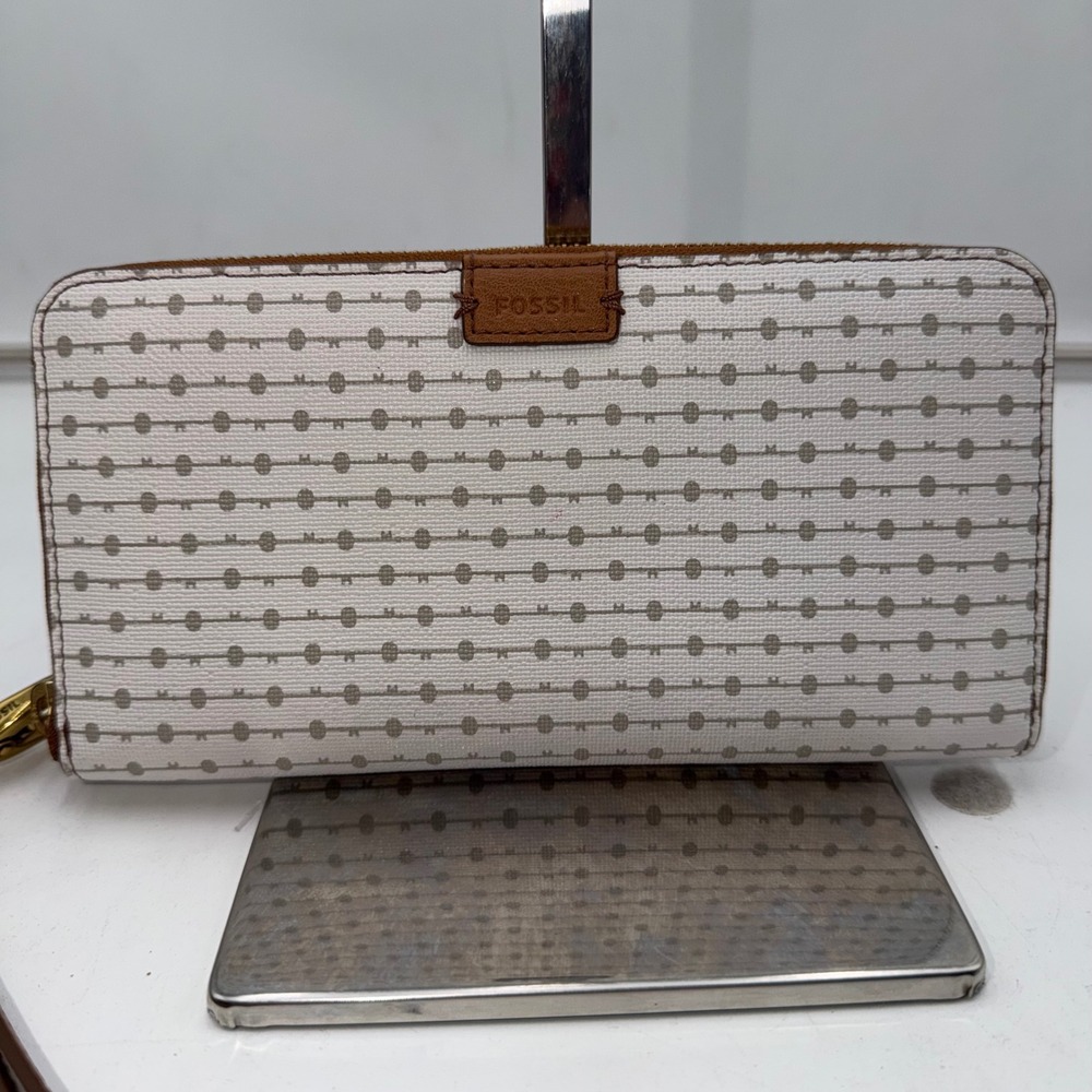 Fossil EUC Logan Zip Around Accordion Clutch.